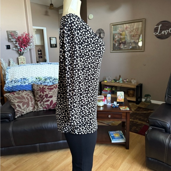 Ellen Tracy black & gray short sleeve loose neckline blouse-size L - Picture 7 of 10